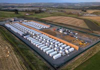 Il più grande impianto di batterie d’Europa entra in funzione in Scozia