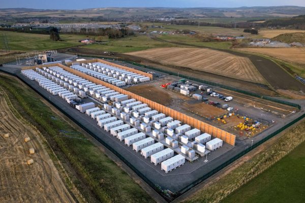 Il più grande impianto di batterie d’Europa entra in funzione in Scozia