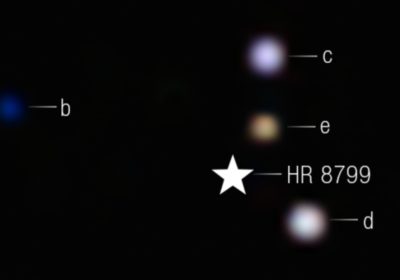Il telescopio spaziale James Webb ha catturato un'immagine sorprendente del sistema planetario HR 8799