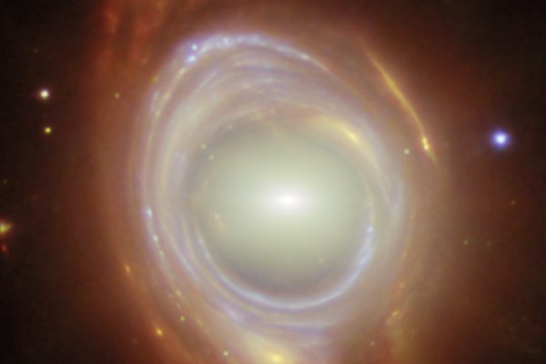 Il telescopio spaziale James Webb mostra un'immagine di un anello di Einstein generato da due galassie