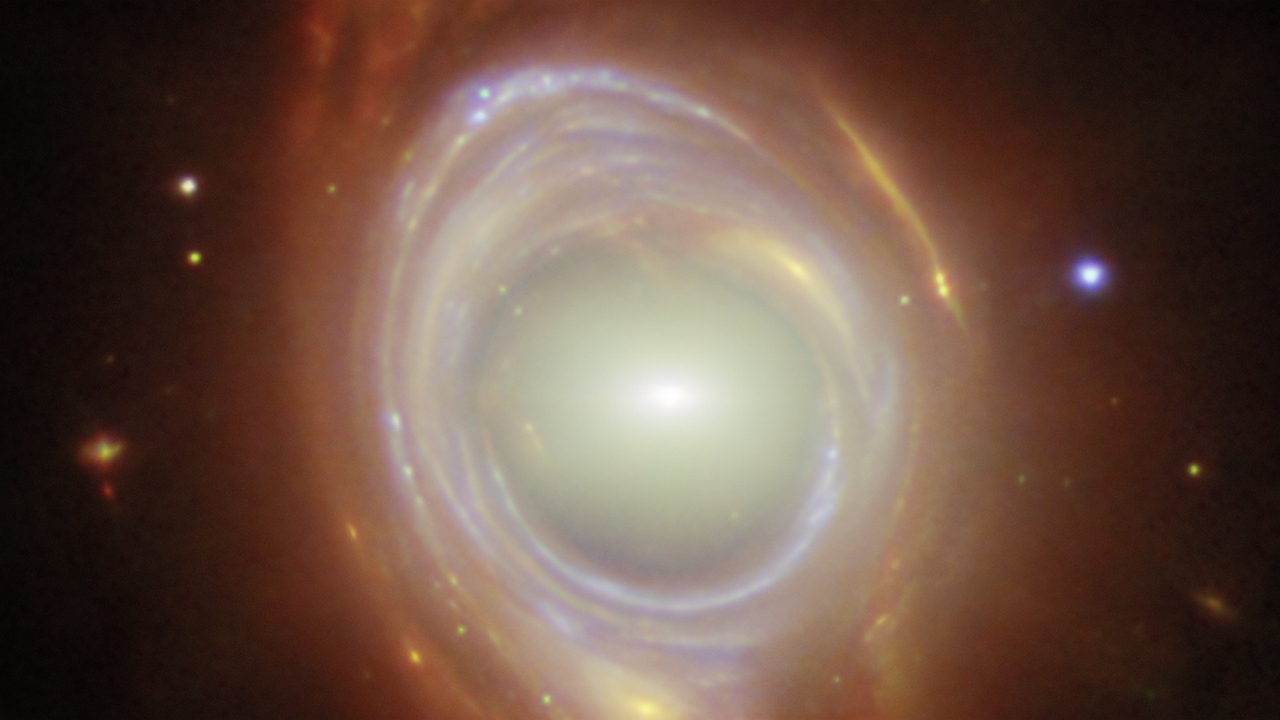 Il telescopio spaziale James Webb mostra un'immagine di un anello di Einstein generato da due galassie