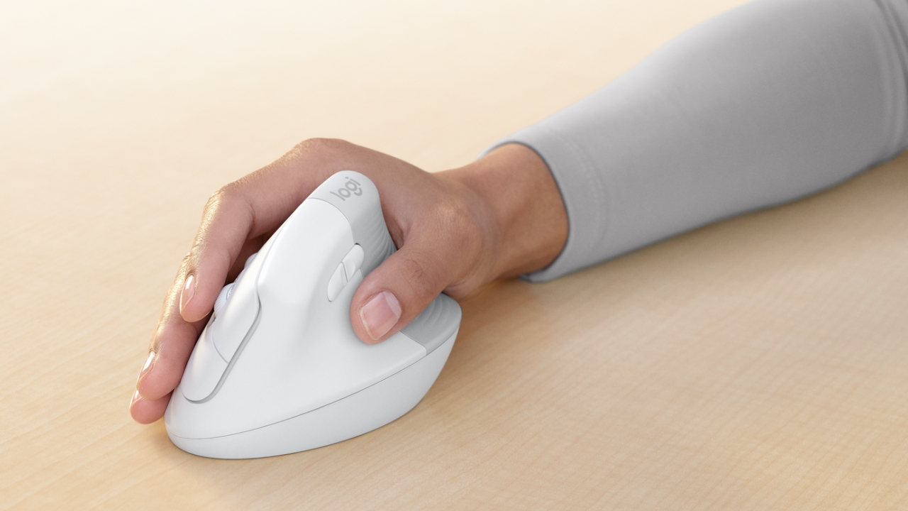 L'ottimo mouse verticale Lift e altre periferiche Logitech in offerta: come migliorare postura e comfort spendendo poco e senza rinunciare alla qualità