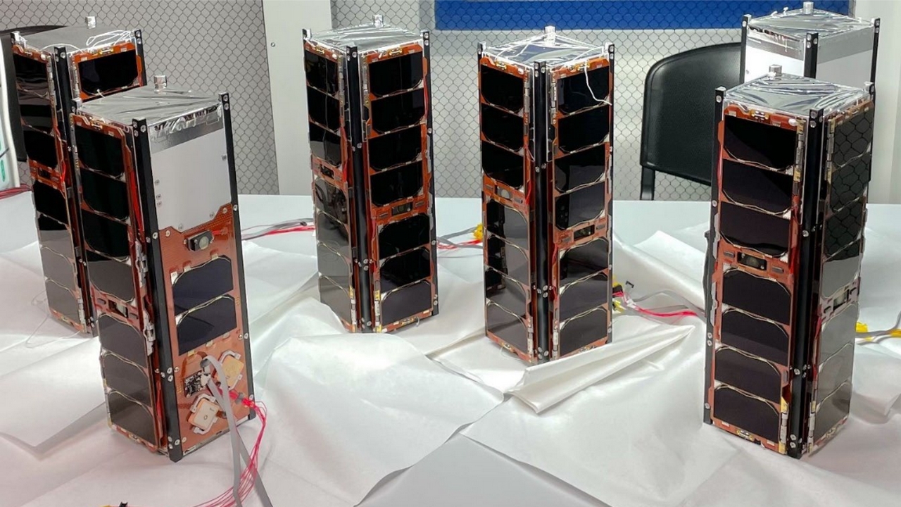 Lanciata la missione Transporter-13 di SpaceX, a bordo la costellazione italiana H.E.R.M.E.S. di PoliMi, ASI e INAF