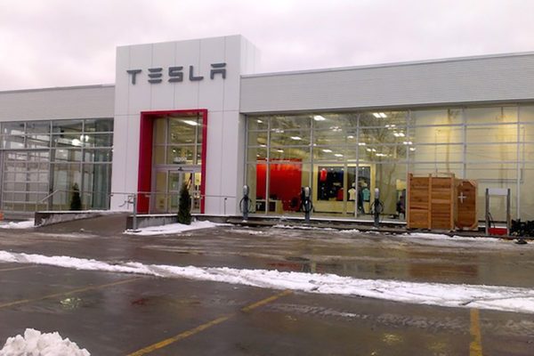 Le autorità canadesi indagano su Tesla: ha barato per avere gli ultimi incentivi?