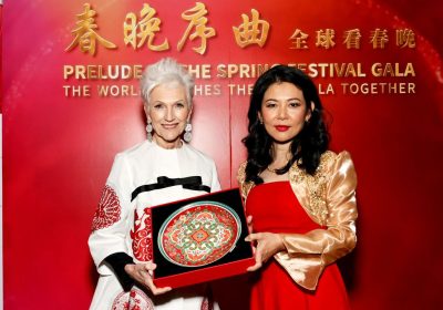 Maye Musk, le sue due carriere parallele in Cina e negli Stati Uniti
