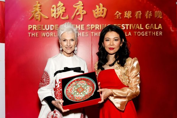 Maye Musk, le sue due carriere parallele in Cina e negli Stati Uniti