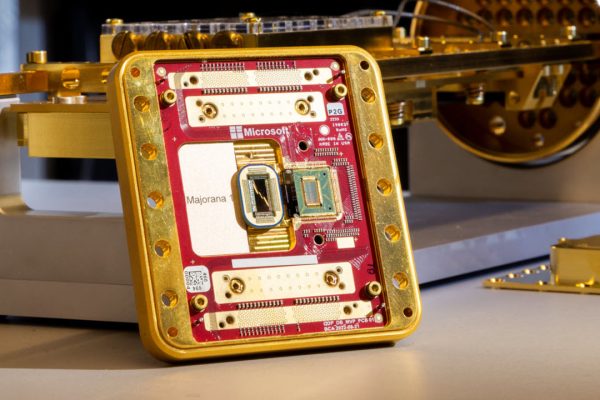 Microsoft accusata di "affermazioni fraudolente" riguardo il suo chip quantistico Majorana 1