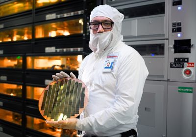 Intel prova macchinari 'cinesi' per i chip del futuro? Il caso ACM scuote Washington