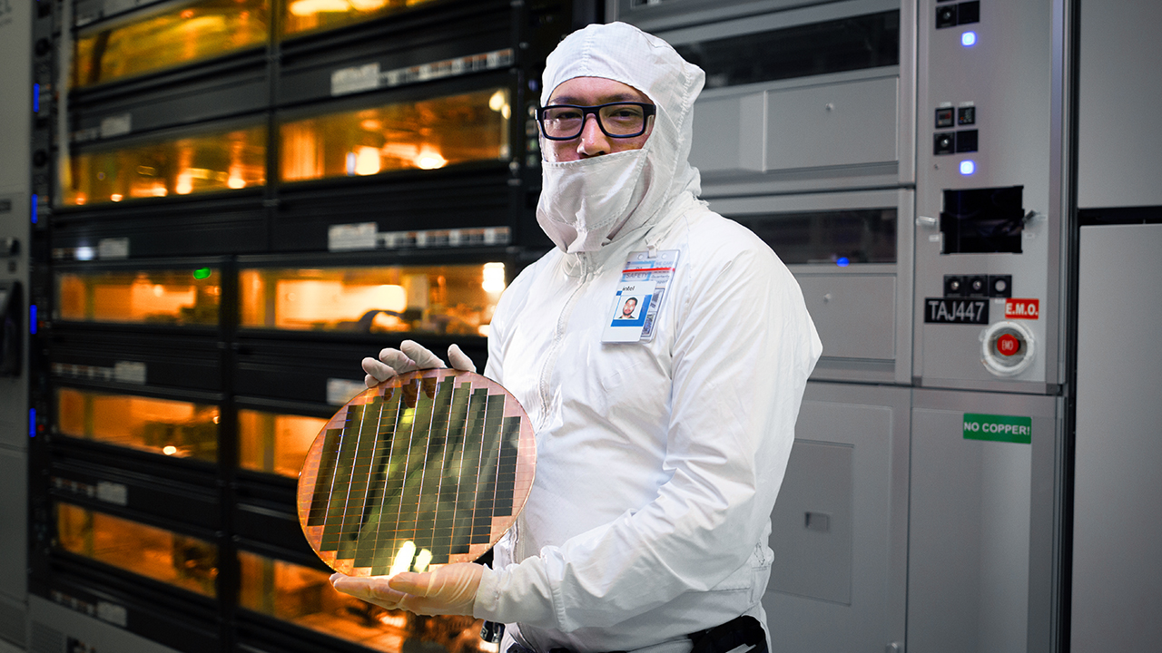 Intel, tagli fino al 20% del personale nelle fabbriche: oltre 10.000 posti a rischio