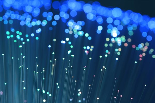 Agli italiani non piace la fibra: costi irrisori e copertura capillare, ma in pochi la attivano