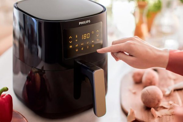 Philips Airfryer Serie 2000 fra le Offerte di Primavera: 13 funzioni di cottura e tecnologia RapidAir per piatti con meno grassi