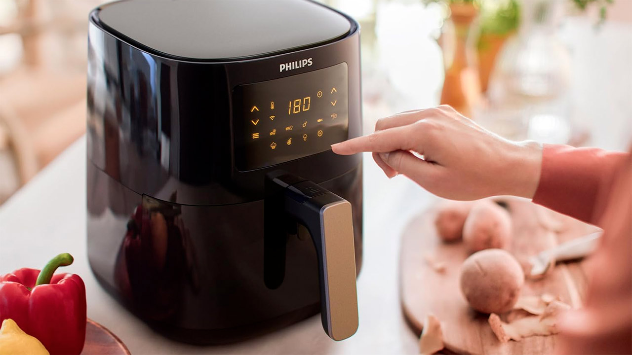 Philips Airfryer Serie 2000 fra le Offerte di Primavera: 13 funzioni di cottura e tecnologia RapidAir per piatti con meno grassi
