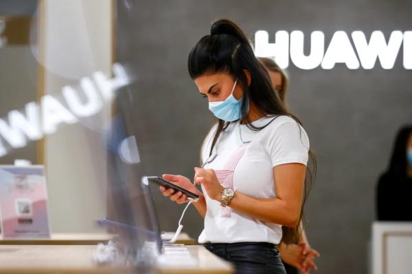 Presunta corruzione di Huawei al Parlamento europeo: fermi, sigilli e perquisizioni della polizia belga