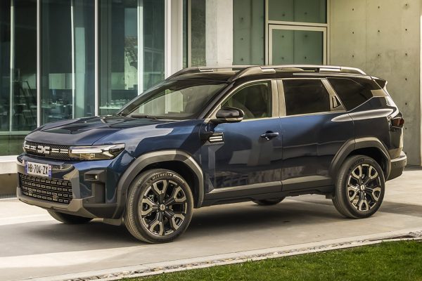 Prima guida con Dacia Bigster Hybrid: consumi al top e il jolly del prezzo