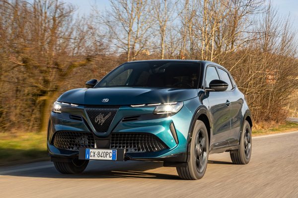 Prima prova con Alfa Romeo Junior Q4: trazione integrale con il secondo motore elettrico