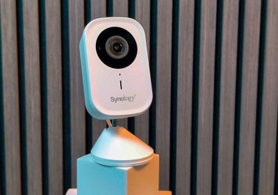 Recensione Synology CC400W: la telecamera di videosorveglianza si fa wireless (e con l'altoparlante)
