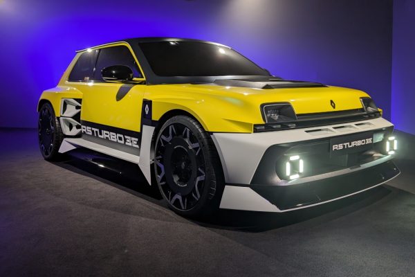 Renault 5 Turbo 3E in video: due motori elettrici da 200kW e potenza di 540 CV