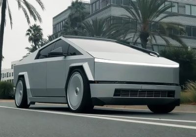 Richiamo per 46 mila Tesla Cybertruck a causa di un pannello esterno in acciaio inossidabile che potrebbe staccarsi