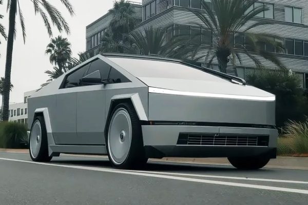 Richiamo per 46 mila Tesla Cybertruck a causa di un pannello esterno in acciaio inossidabile che potrebbe staccarsi