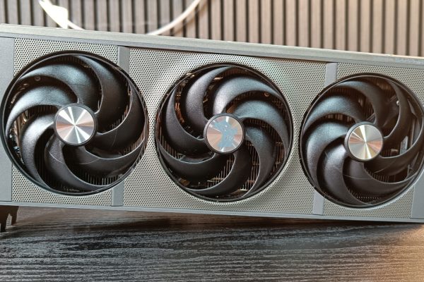 Sapphire NITRO+ Radeon RX 9070 XT recensione: una GPU AMD con connettore 12V-2×6