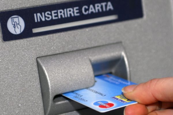 Svezia e Norvegia: 'una quantità minima di denaro fisico va mantenuta'