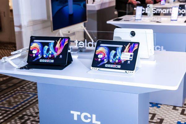 TCL presenta le ultime novità al MWC 2025: Serie TCL 60, tablet NXTPAPER e dispositivi 5G