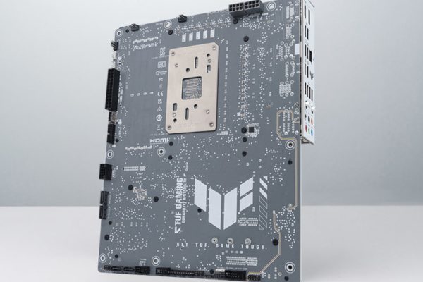 TUF Gaming B850 BTF Wi-Fi W: La prima scheda madre AM5 con connettori nascosti di ASUS