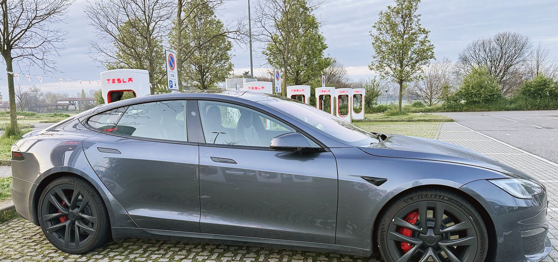 Tesla Model S Plaid: la potenza con il controllo