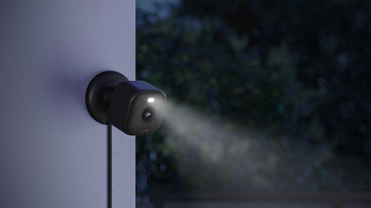 Blink Mini 2 da 34,99€ 15,90€ (-55%) su Amazon: videocamera di sicurezza HD con visione notturna e Alexa