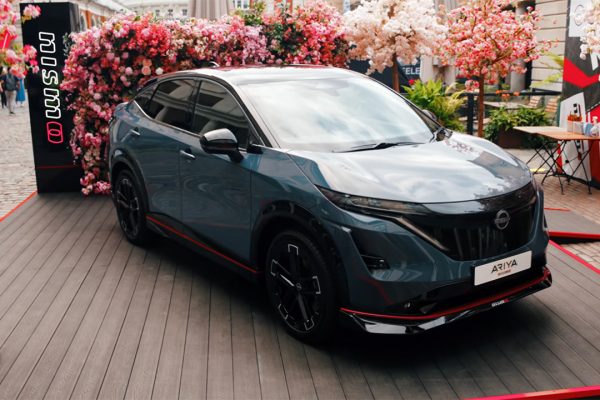 Un sondaggio Nissan evidenzia che sempre più giovani vogliono veicoli elettrici