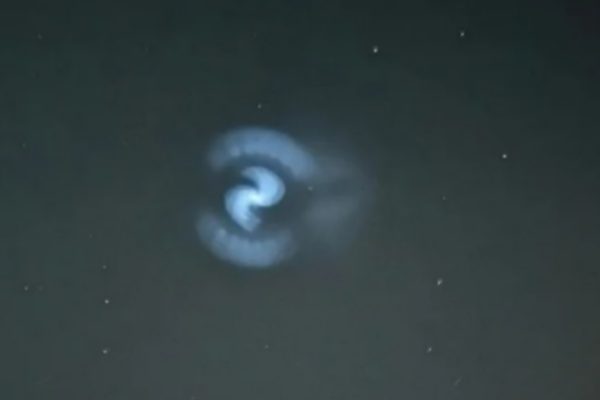 Una spirale in cielo nel nord Italia: niente paura, è un razzo spaziale SpaceX e vi spieghiamo il perché