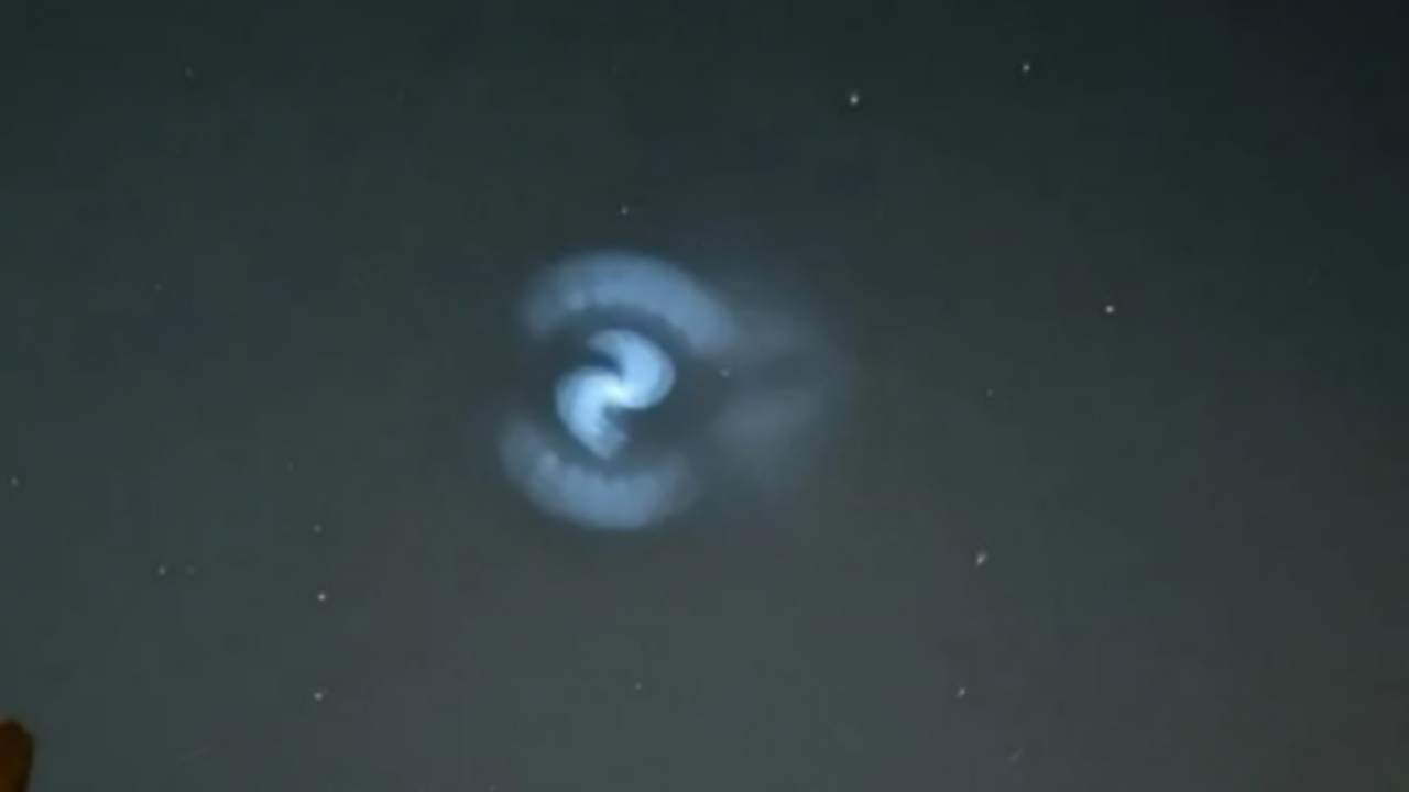 Una spirale in cielo nel nord Italia: niente paura, è un razzo spaziale SpaceX e vi spieghiamo il perché