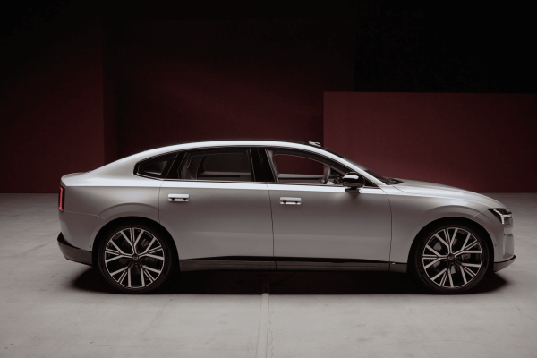 Volvo ES90, l’auto che non è più un’auto