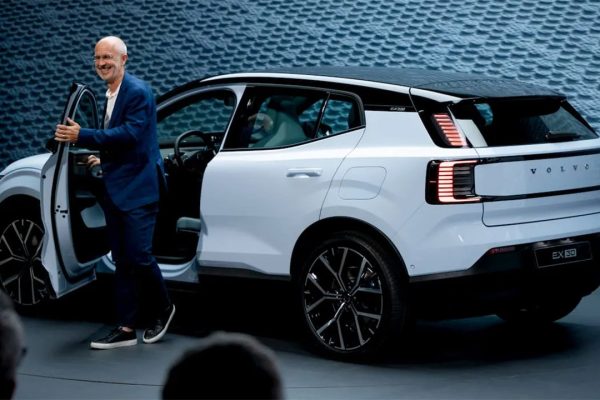Volvo, cambio a sorpresa: via il CEO Rowan, torna Samuelsson, e non è colpa delle auto elettriche