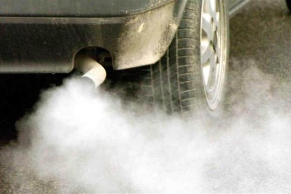 Von der Leyen ci ripensa: 3 anni invece di 1 per raggiungere i livelli di emissioni delle auto