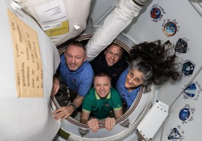 Gli astronauti bloccati nello spazio per nove mesi stanno tornando sulla Terra
