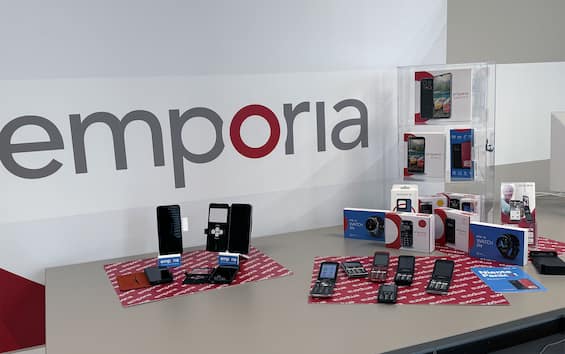 Telefoni per anziani emporia: come funzionano, caratteristiche, novità