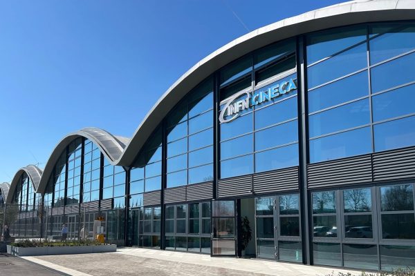 Microchip in salsa “padana”, il futuro si progetta tra Pavia e Bologna