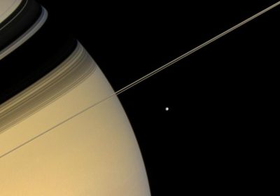 Saturno, le 128 nuove lune scoperte dagli astronomi