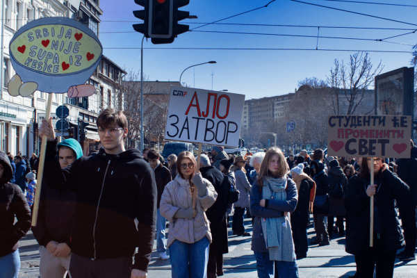 Proteste in Serbia, perché gli studenti universitari hanno organizzato la più grande mobilitazione nella storia del Paese