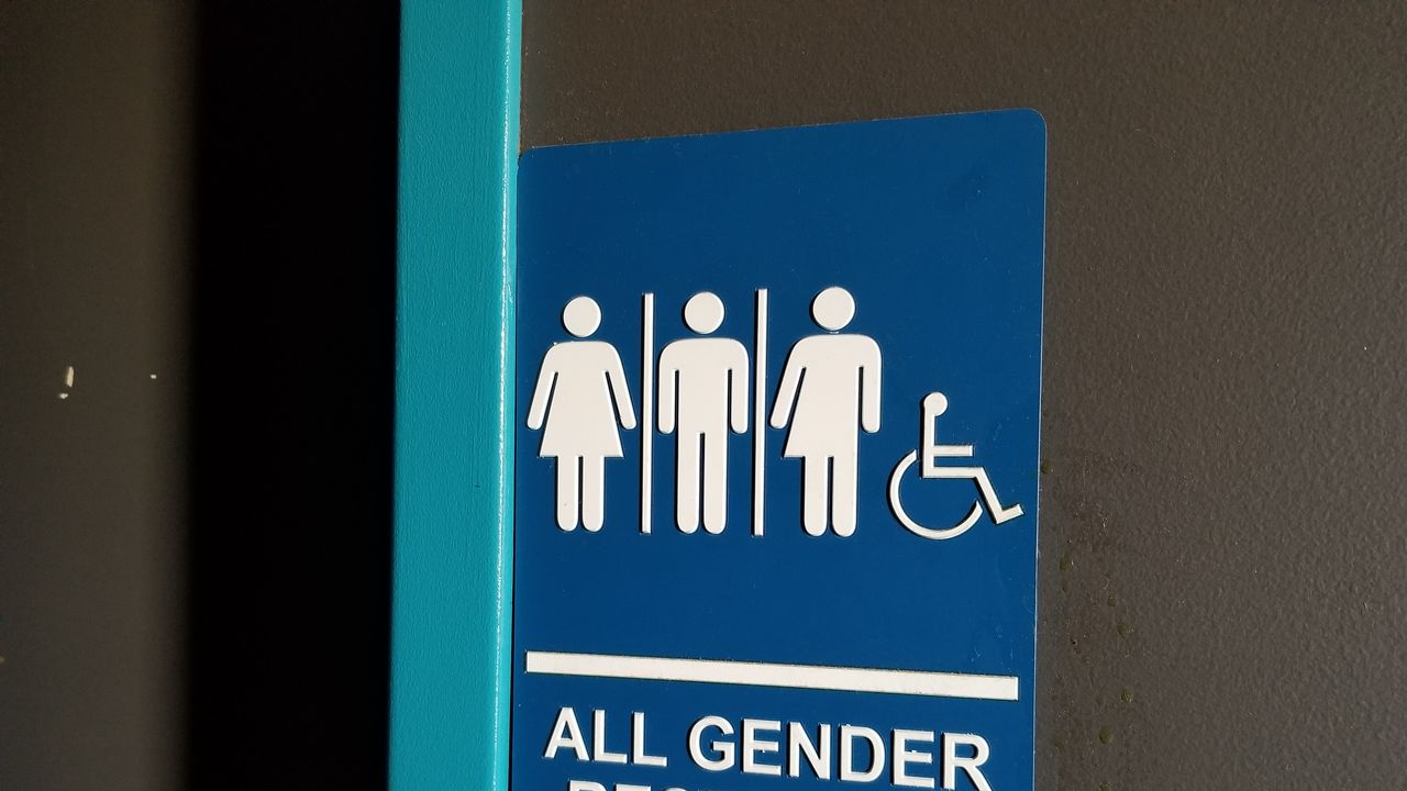 Persone trans nel Regno Unito, introdotto il nuovo obbligo di utilizzare i bagni in base al sesso biologico