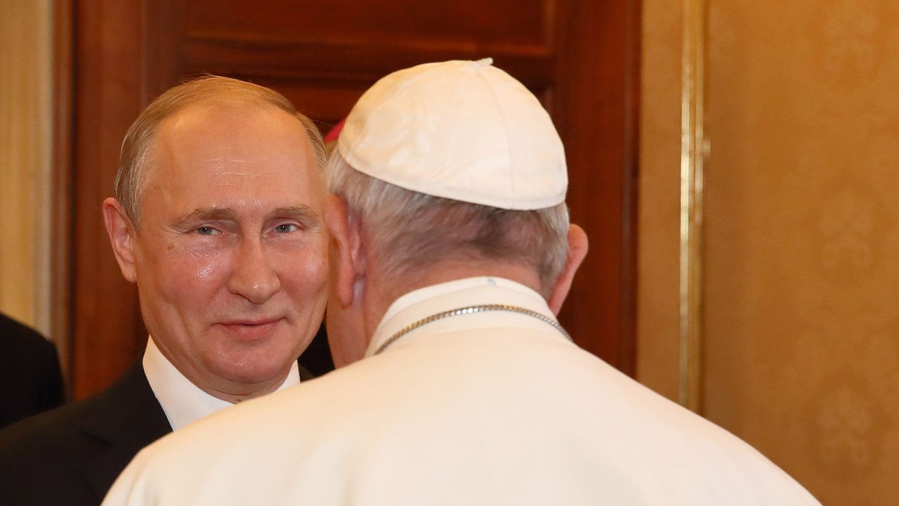Funerali del papa, ecco perché Putin non rischierebbe nulla se decidesse di partecipare