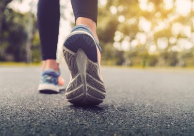 Benefici del camminare veloce, quali sono e come ottenerli al meglio