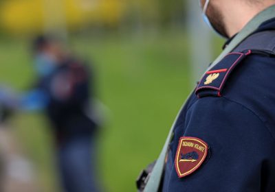 Codice della strada, troppe patenti ritirate e sospese, ma gli incidenti calano di poco. E le prefetture non riescono a gestire il carico
