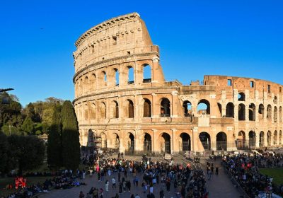 Biglietti Colosseo, maxi-multa da 20 milioni dell’Antitrust. Sette società usavano bot per accaparrarsi i ticket e farli sparire dal mercato