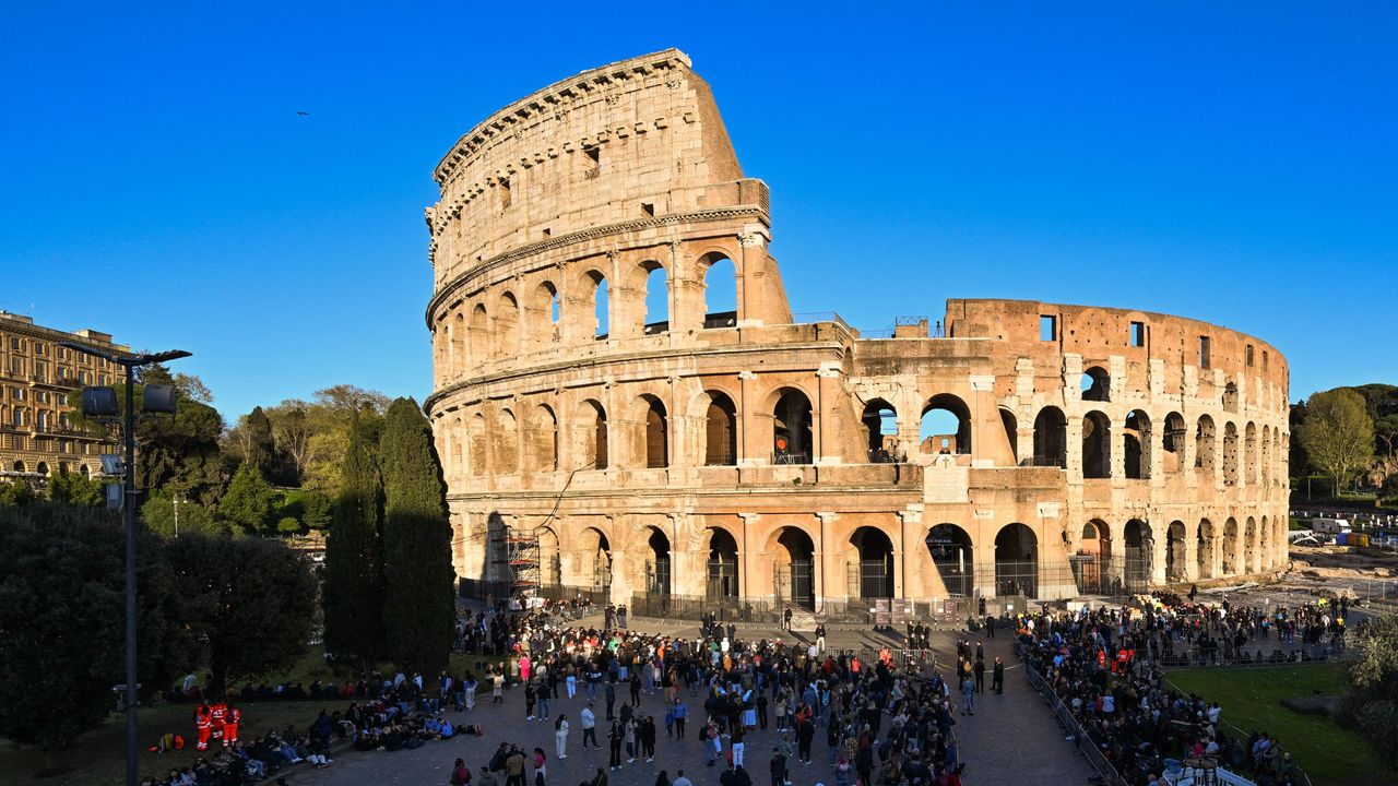 Biglietti Colosseo, maxi-multa da 20 milioni dell’Antitrust. Sette società usavano bot per accaparrarsi i ticket e farli sparire dal mercato
