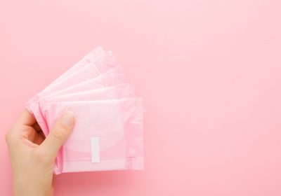 Assorbenti gratis alle superiori in Valle d’Aosta, è la prima regione in Italia a fornirli gratis