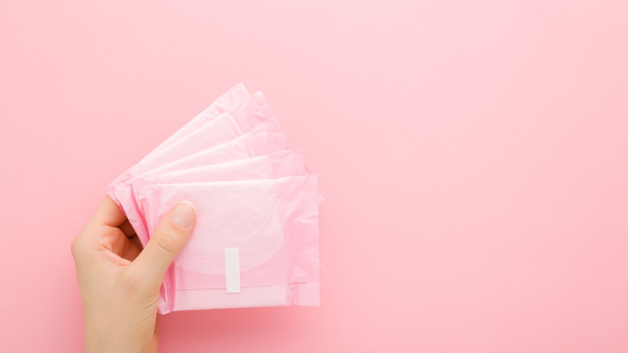 Assorbenti gratis alle superiori in Valle d’Aosta, è la prima regione in Italia a fornirli gratis