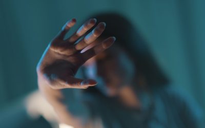 Il gruppo Facebook “Mia moglie”, dove 32mila uomini condividevano immagini intime delle partner, è stato chiuso, ma chi è vittima di queste violenze come si può difendere?