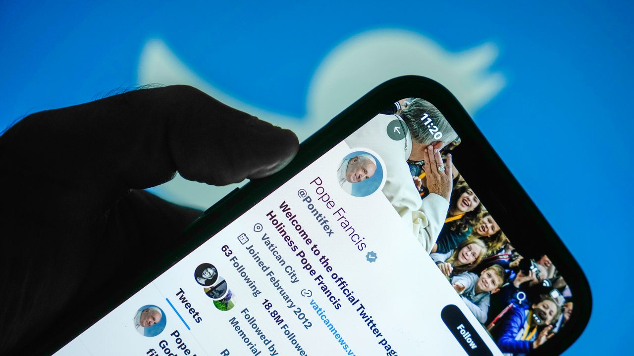 Papa Francesco e i social. Come usava X, Instagram e TikTok?